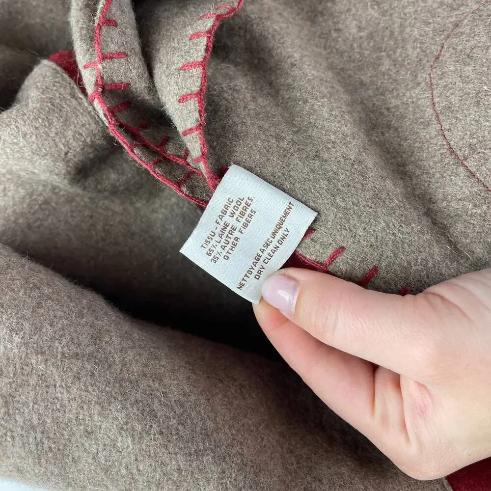 Interieur Passion French Throw Wool Blanket Beige Red Heart Embroidered Theme